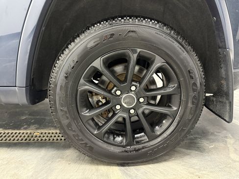 Used 2021 Jeep Grand Cherokee Limited AWD/4WD image 29