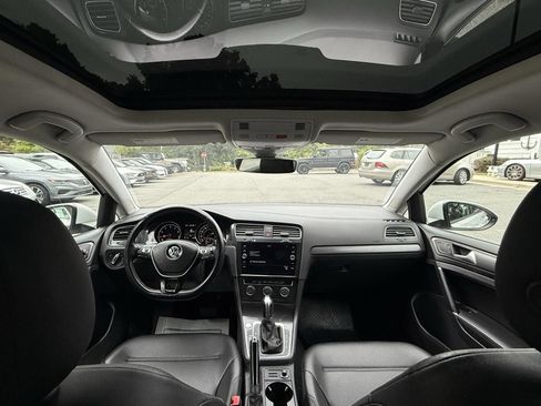 Used 2019 Volkswagen Golf SE image 24