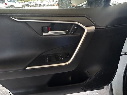 Used 2020 Toyota RAV4 Limited AWD/4WD image 6