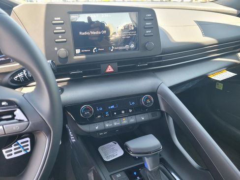 New 2026 Hyundai Elantra SEL Sport FWD image 18