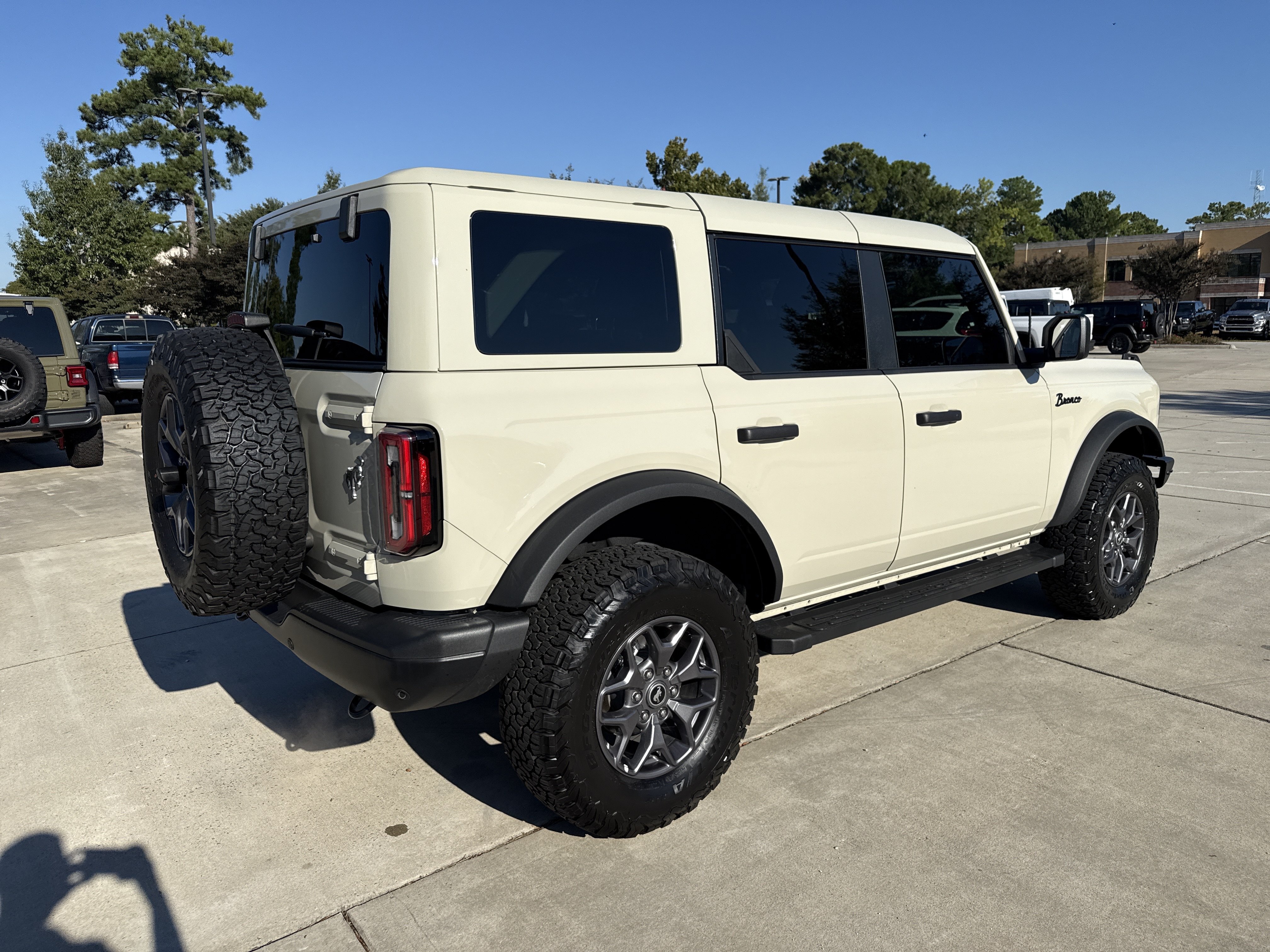 Used 2025 Ford Bronco Badlands AWD/4WD image 12