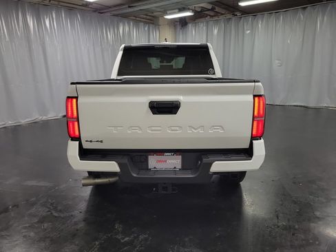 Used 2025 Toyota Tacoma SR5 AWD/4WD image 7