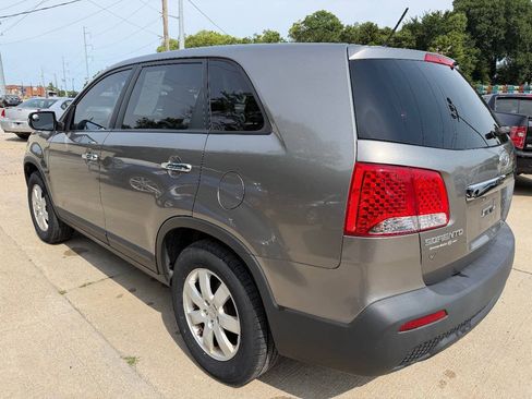 Used 2011 Kia Sorento 2WD image 5