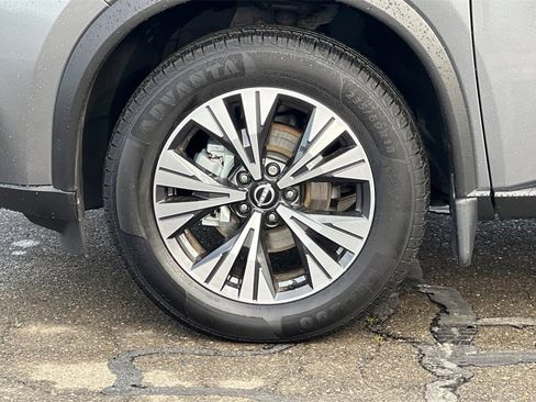 Used 2023 Nissan Rogue SV image 27