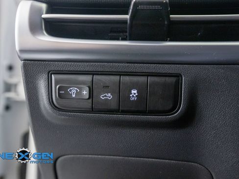 Used 2025 Hyundai Santa Cruz SEL AWD/4WD image 14