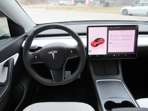 Used 2022 Tesla Model Y Performance image 3