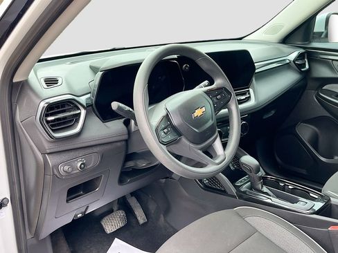 Used 2024 Chevrolet TrailBlazer LT w/ Driver Confidence Package image 9
