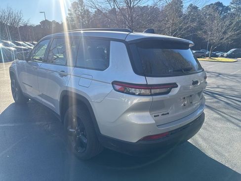 Used 2022 Jeep Grand Cherokee L Limited w/ Black Appearance Package image 17