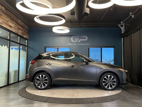 Used 2018 MAZDA MAZDA3 Touring FWD image 2