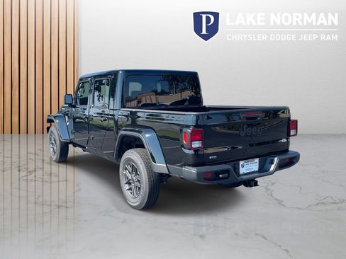 New 2025 Jeep Gladiator Sport image 7