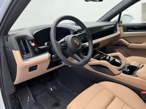Certified 2025 Porsche Cayenne Coupe AWD/4WD image 4