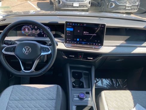 Certified 2025 Volkswagen Tiguan S AWD/4WD image 11