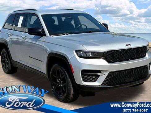 Used 2024 Jeep Grand Cherokee Altitude AWD/4WD image 1