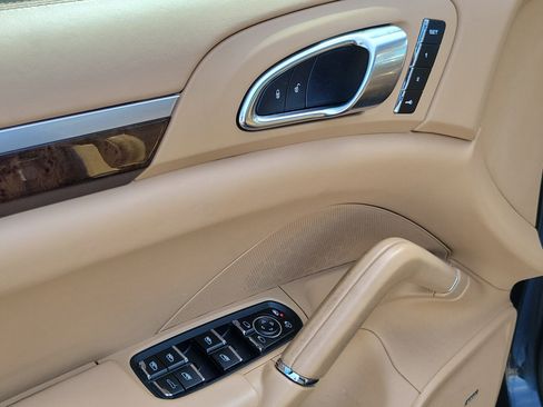 Used 2017 Porsche Cayenne Platinum Edition image 17