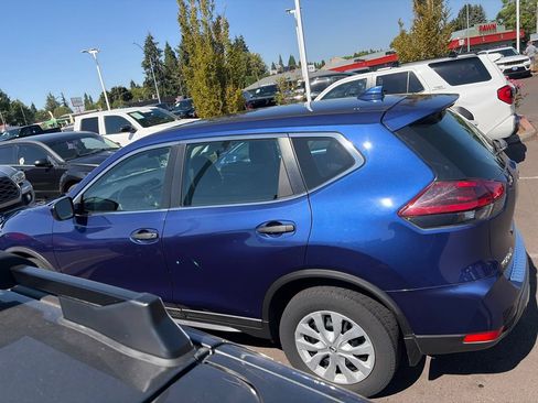 Used 2018 Nissan Rogue S AWD/4WD image 8
