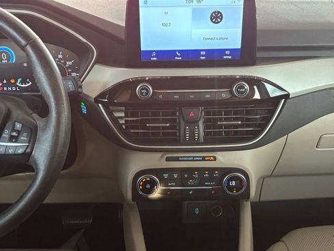 Used 2020 Ford Escape SEL FWD image 4