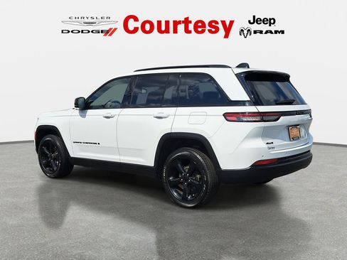 Certified 2023 Jeep Grand Cherokee Altitude AWD/4WD image 5
