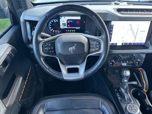 Used 2023 Ford Bronco Badlands image 16