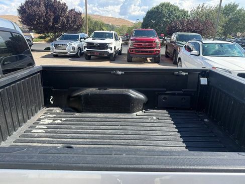 Used 2017 Toyota Tacoma SR5 w/ Tow Package RWD image 10