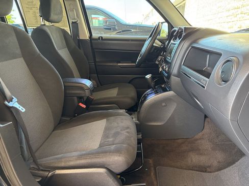 Used 2015 Jeep Patriot Latitude FWD image 16