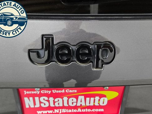 Used 2021 Jeep Cherokee Latitude Plus w/ Sun & Sound Group AWD/4WD image 35