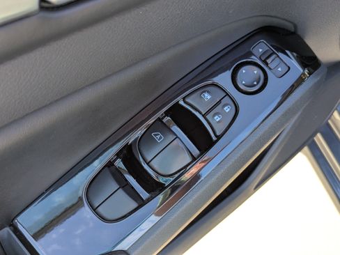 Used 2025 Nissan Altima 2.5 SR FWD image 6