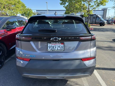 Used 2023 Chevrolet Bolt EUV LT w/ Convenience Package FWD image 5