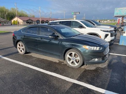 Used 2014 Ford Fusion SE FWD image 2