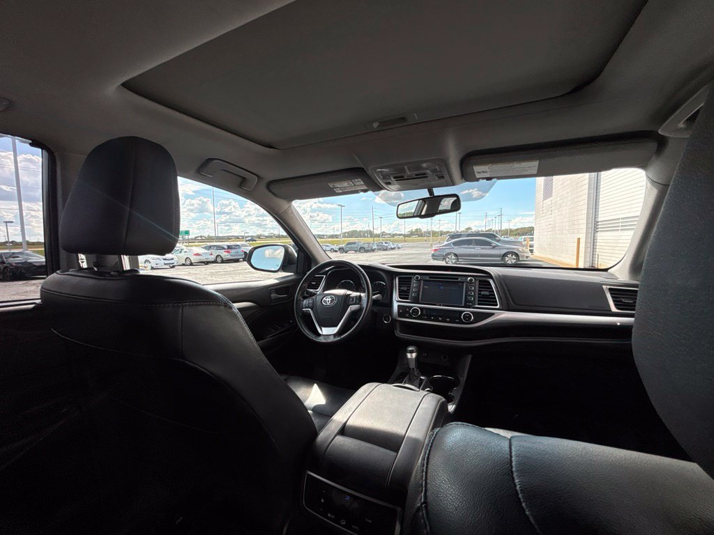 Used 2014 Toyota Highlander XLE FWD image 29