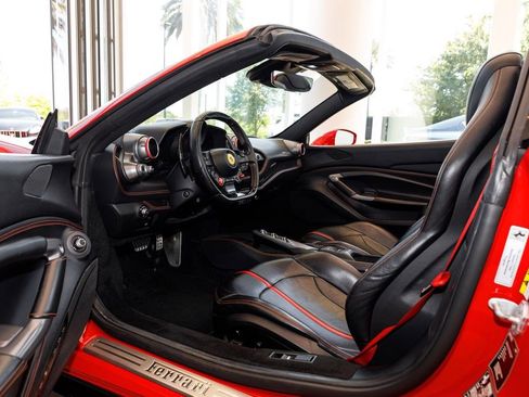 Used 2021 Ferrari F8 Spider RWD image 22