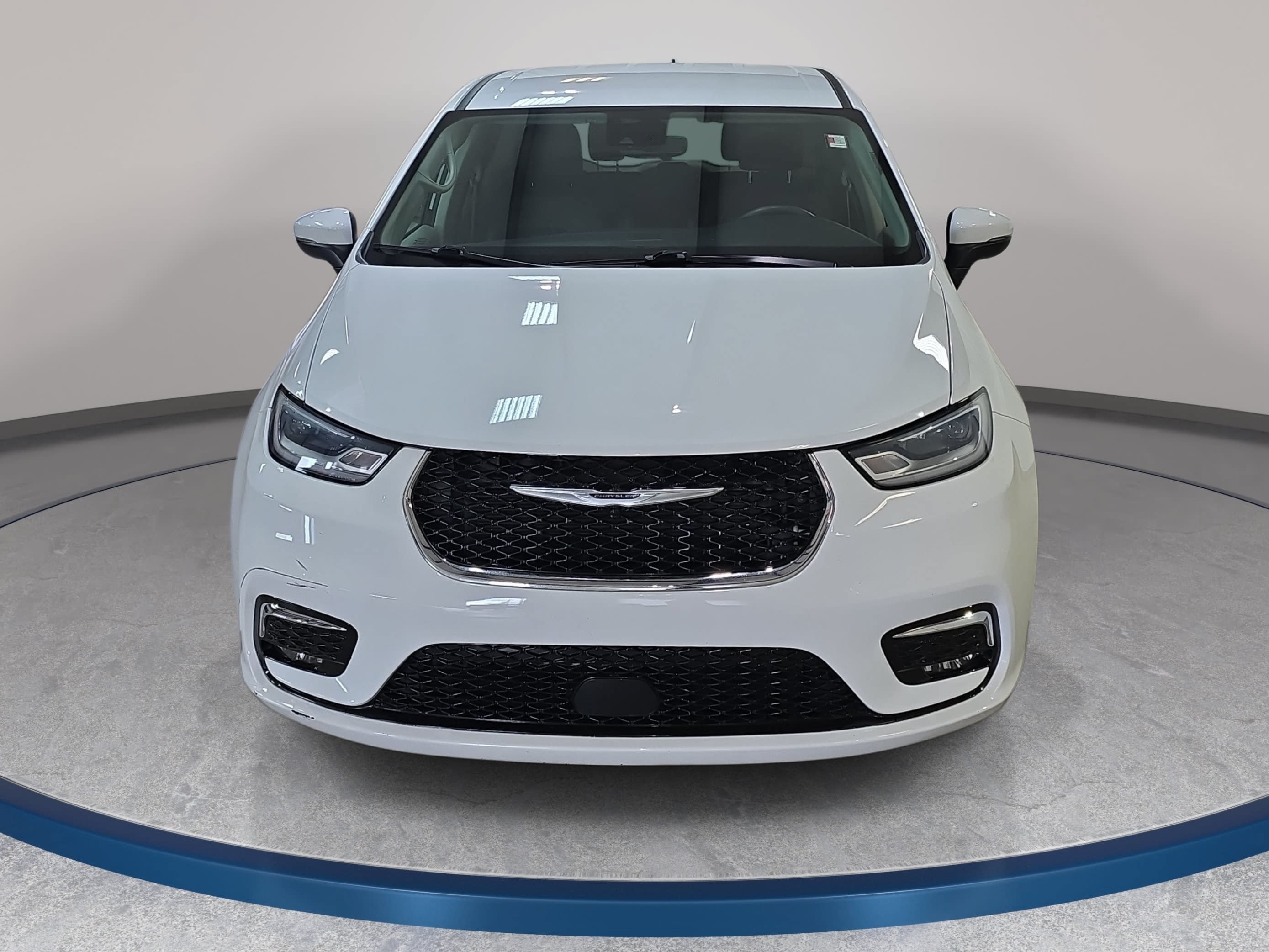 Used 2023 Chrysler Pacifica Touring-L FWD image 3