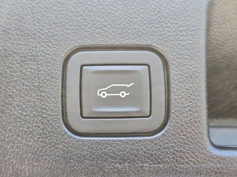 Certified 2025 Chevrolet Equinox EV LT FWD image 17