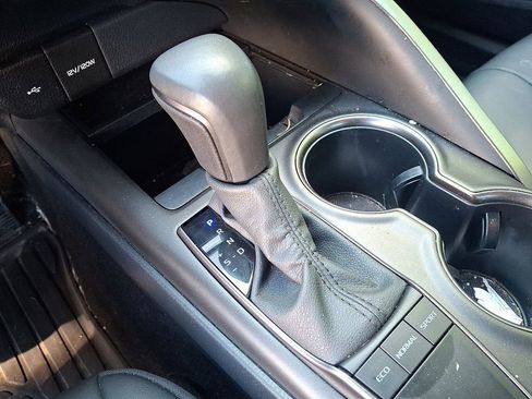 Used 2024 Toyota Camry SE FWD image 16