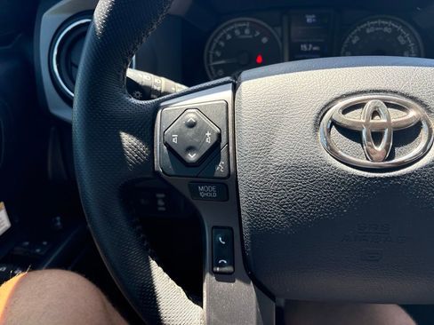 Used 2020 Toyota Tacoma TRD Off-Road w/ Technology Package AWD/4WD image 20