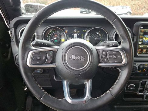 Used 2021 Jeep Wrangler Unlimited Sahara w/ Cold Weather Group image 19