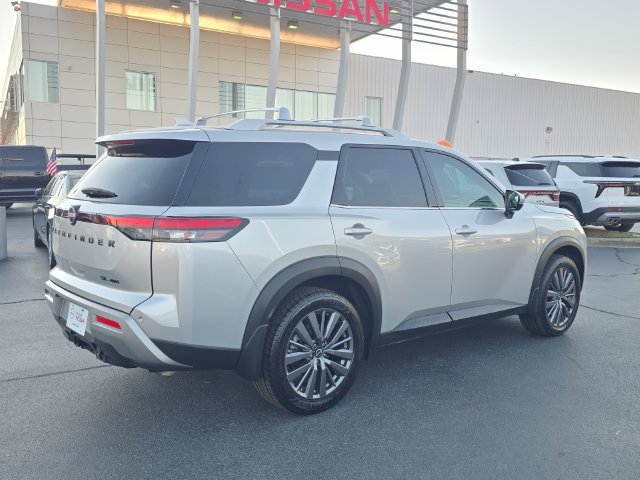 Certified 2024 Nissan Pathfinder SL w/ SL Premium Package AWD/4WD image 3
