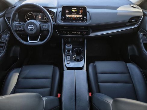 Used 2024 Nissan Rogue SV w/ SV Premium Package image 16