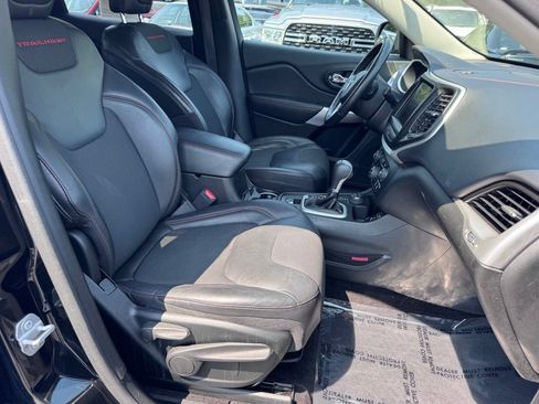 Used 2018 Jeep Cherokee Trailhawk w/ Comfort/Convenience Group AWD/4WD image 27