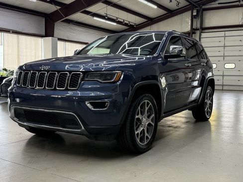 Used 2020 Jeep Grand Cherokee Limited w/ Luxury Group II image 3