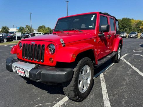 Used 2011 Jeep Wrangler Unlimited Sahara w/ Dual Top Group AWD/4WD image 7