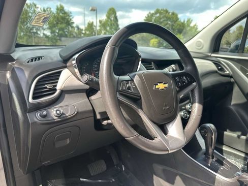 Used 2021 Chevrolet Trax LT w/ Driver Confidence Package AWD/4WD image 15