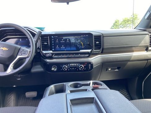 Used 2023 Chevrolet Silverado 1500 LT AWD/4WD image 10