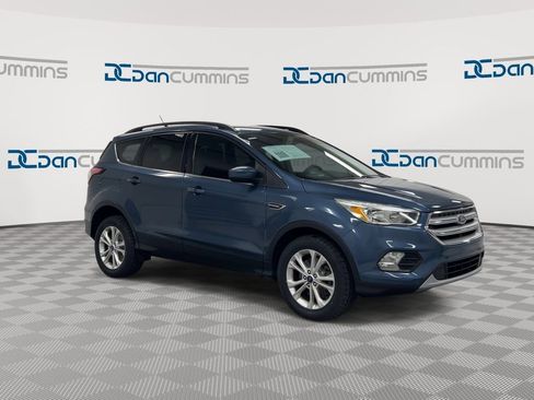 Used 2018 Ford Escape SE w/ SE Sync 3 Package AWD/4WD image 2