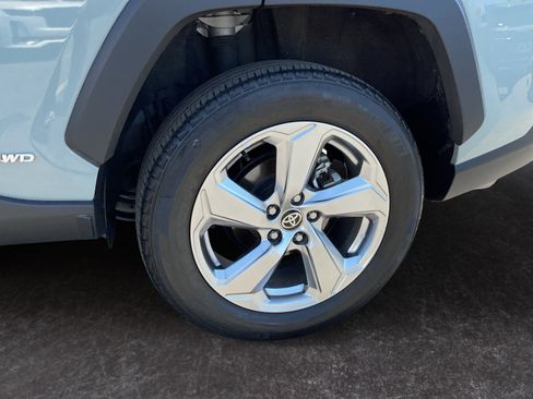 Used 2021 Toyota RAV4 XLE Premium AWD/4WD image 9