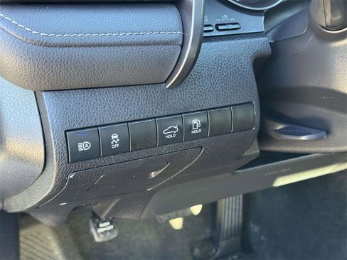 Used 2023 Toyota Camry SE image 8