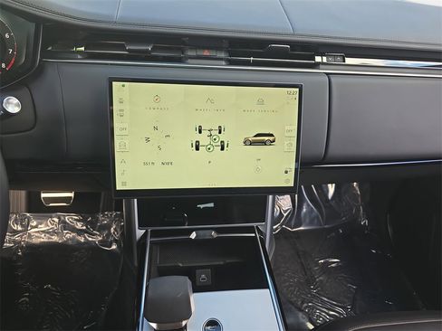 Certified 2025 Land Rover Range Rover SE image 21