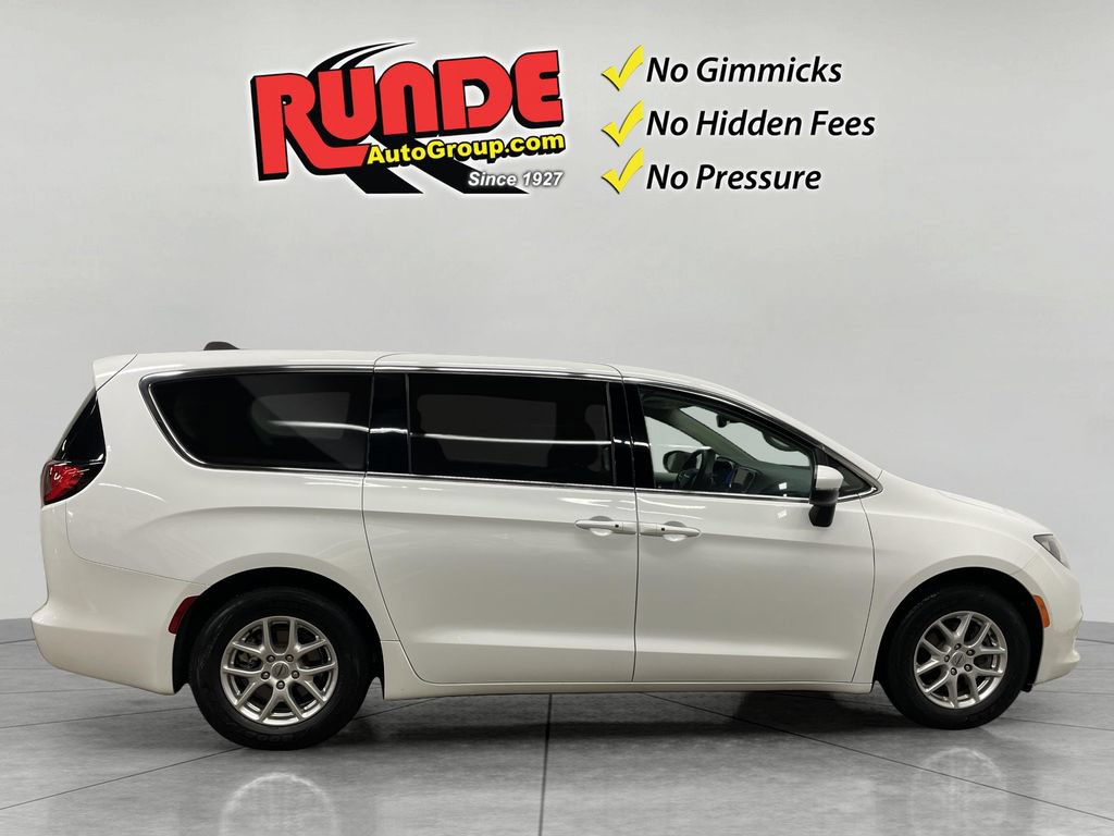 Used 2023 Chrysler Voyager LX FWD image 6