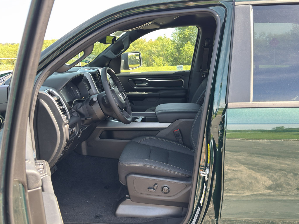 New 2026 RAM 1500 Big Horn AWD/4WD image 13