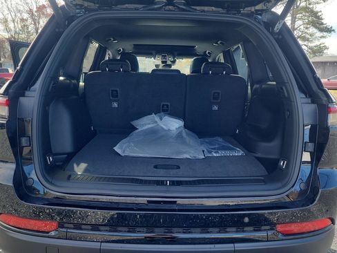 New 2025 Jeep Grand Cherokee Altitude image 15