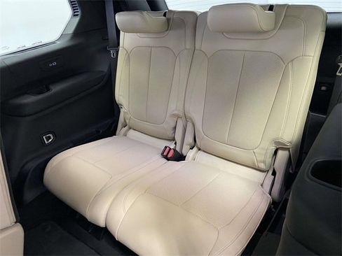 Used 2024 Jeep Grand Cherokee L Limited w/ Luxury Tech Group II image 17